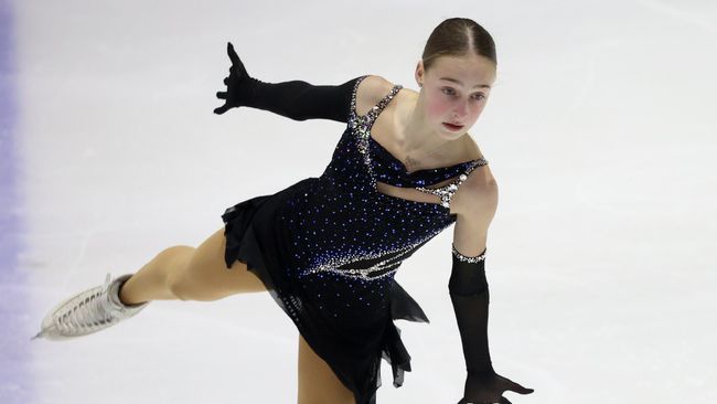 Лия Любенова зае пето място в кратката програма при девойките