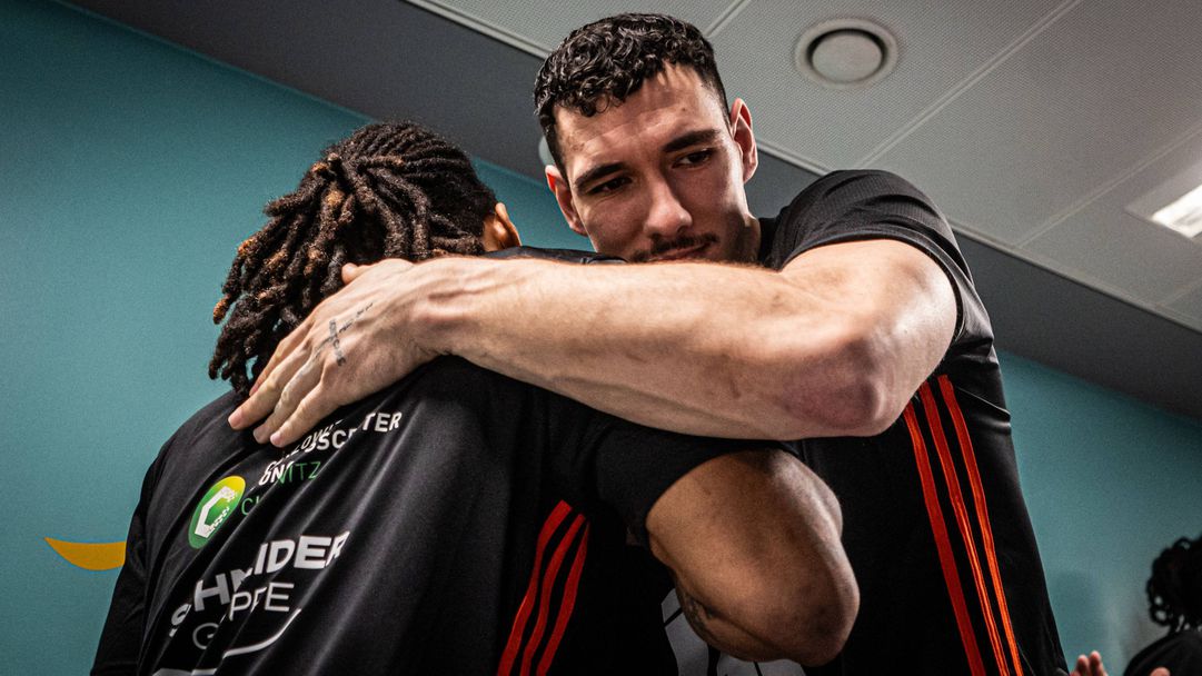 Загуба в много оспорван мач за Минчев и компания