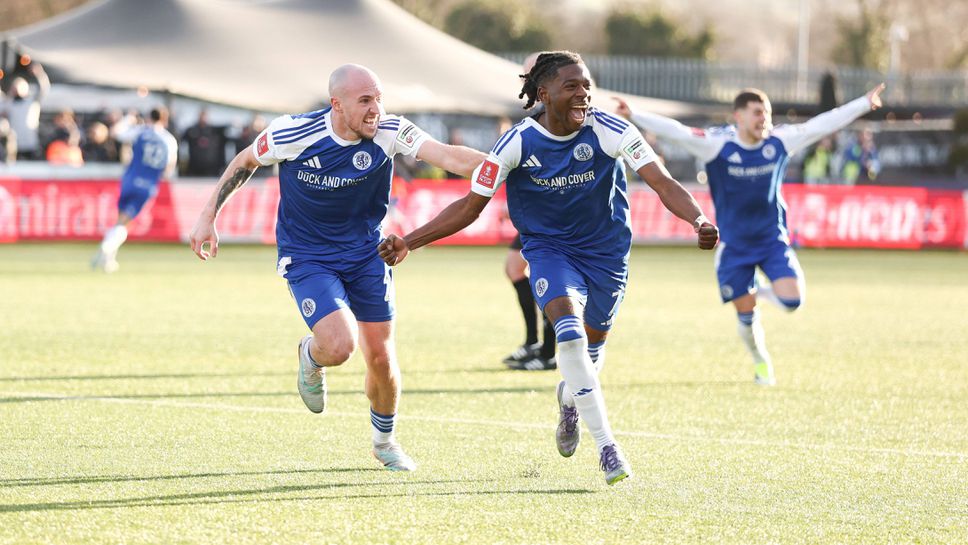 Шестодивизионният Макълсфийлд стигна до историческа за клуба победа Тимът от