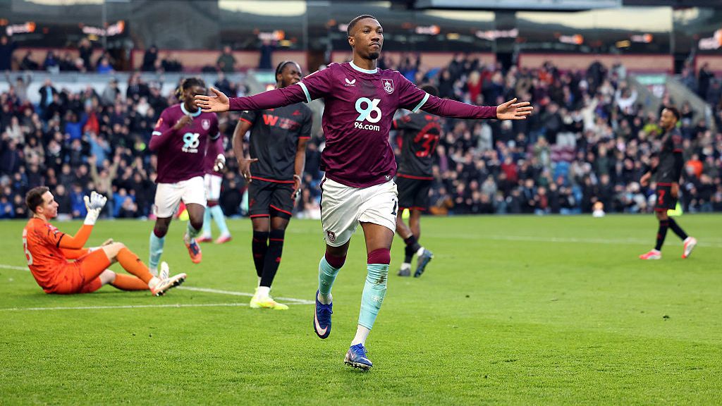 Страдащият в Премиър лийг Бърнли не срещна проблеми срещу един от високо летящите отбори в Чемпиъншип