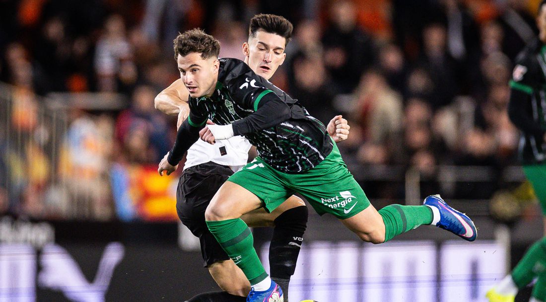 Валенсия остана в "опасната зона" след равен с Елче