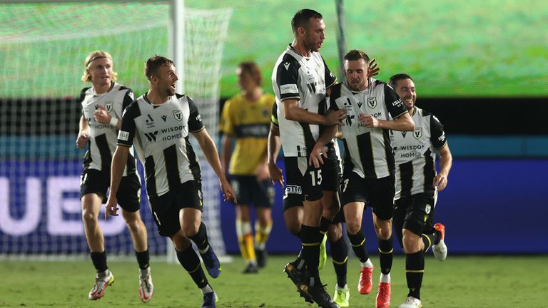 Английският футболист Крейг Нуун отбеляза един от най впечатляващите голове по