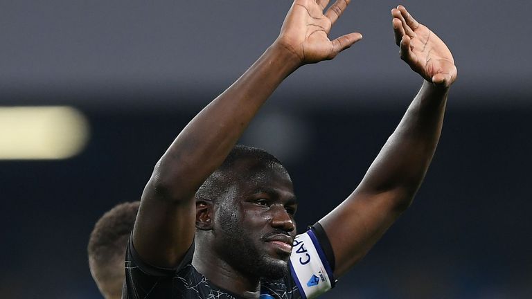  Кулибали бе посрещнат като воин в Неапол 