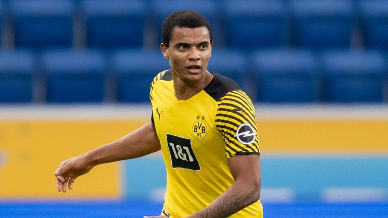  Манчестър Юнайтед още веднъж поглежда към бранител на Борусия (Дортмунд) 