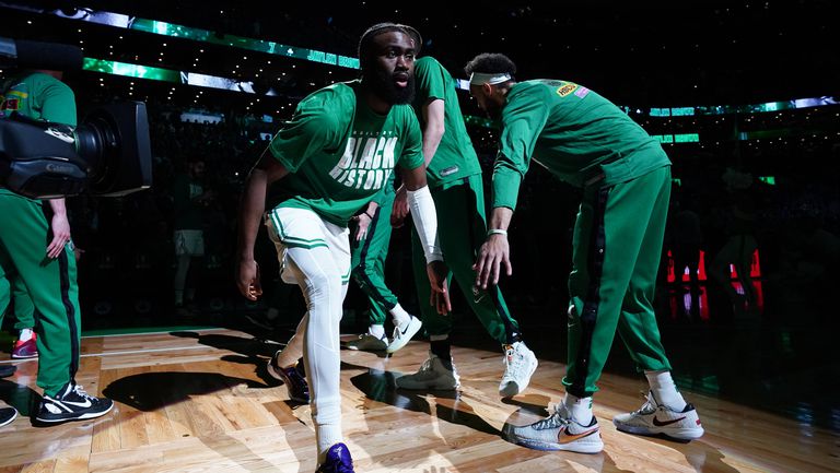 Крилото на Бостън Селтикс Джейлън Браун има фрактура на лицева