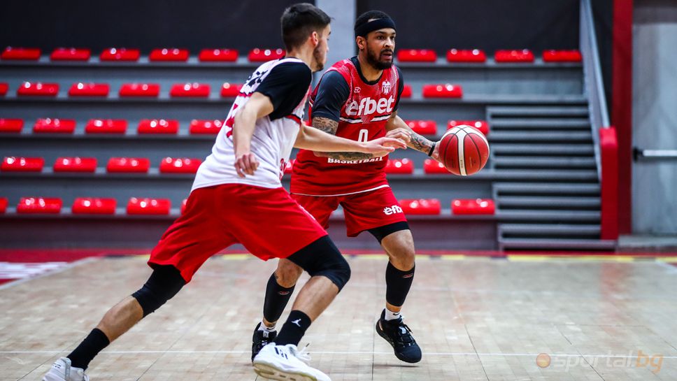 Георги Давидов и Брандън Йънг ще учат тийнейджъри на стрелба на Великден