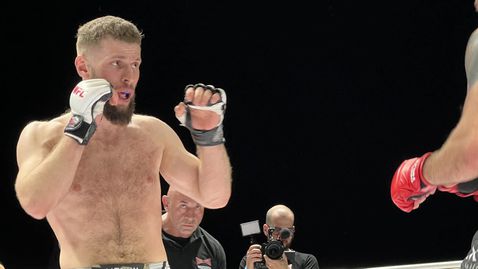 Константин Крету победи Християн Ямболиев в оспорван ММА двубой на Max Fight 57