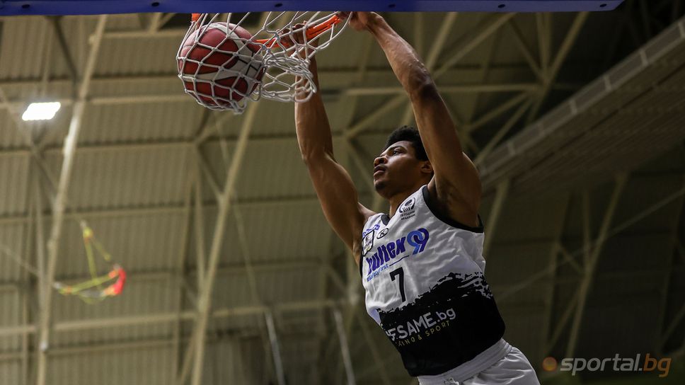 Бившият играч на Академик Бултекс 99 Джъстин МакКол приключи с