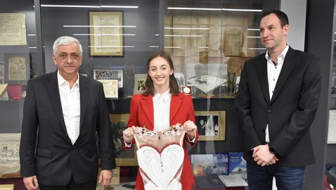 Боряна Калейн с ценно дарение за НСА