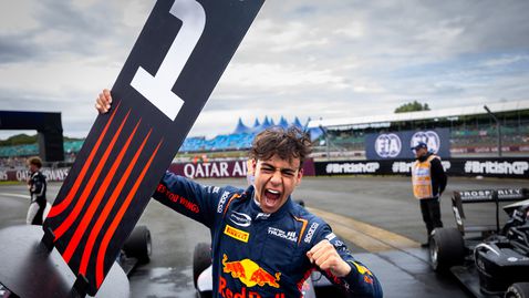  Какво знаете за новия водач на Рейсинг Булс Арвид Линдблад? 