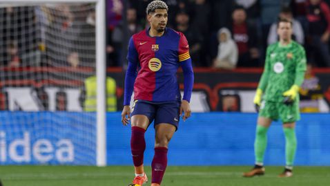 Роналд Араухо се е разминал със сериозна контузия