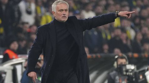 Моуриньо направи мил жест към фен на Фенербахче и взе отношение за скандала в мача на Галатасарай