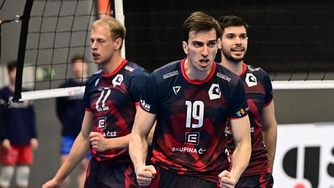 Николай Къртев заби 8 блокади, Прага с успех №18 в Чехия