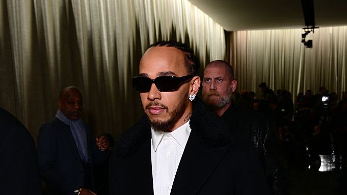 Люис Хамилтън похвали шоуто на Супербоул, критикува Тръмп