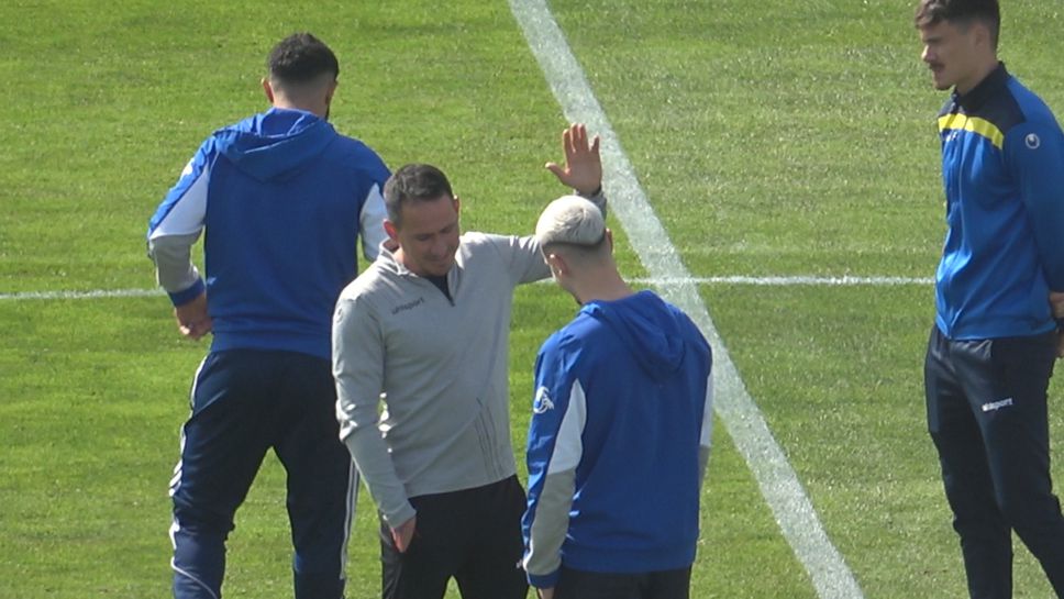 Сините играчи уважиха Живко Миланов преди мача с Крумовград