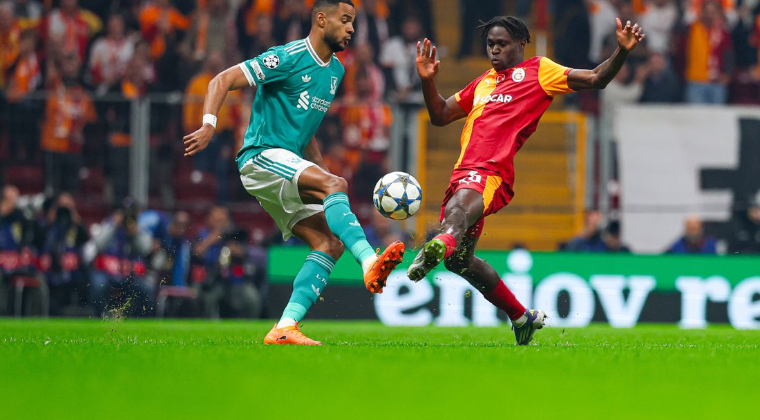 Ливърпул на поправителен изпит край "Босфора"