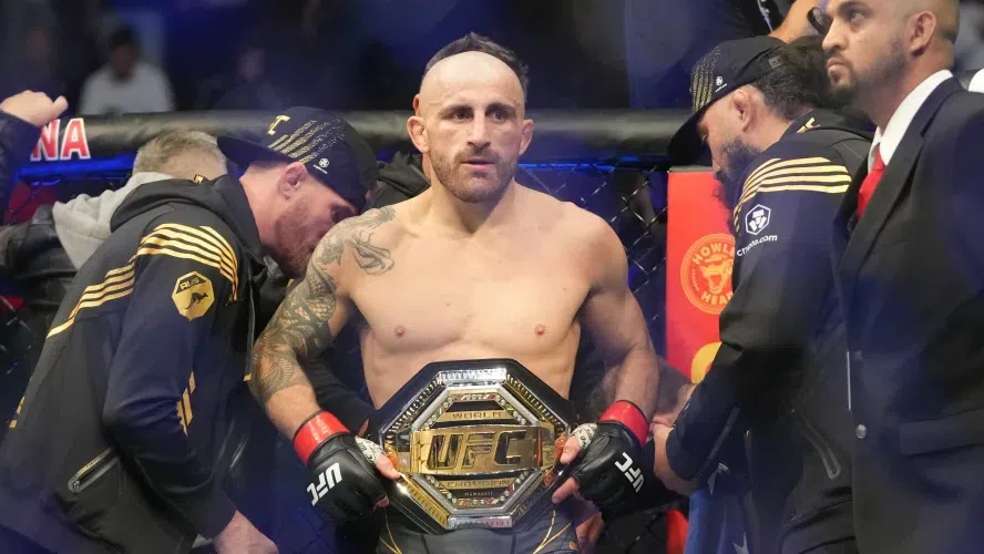 Александър Волкановски отново е шампион в категория перо на UFC