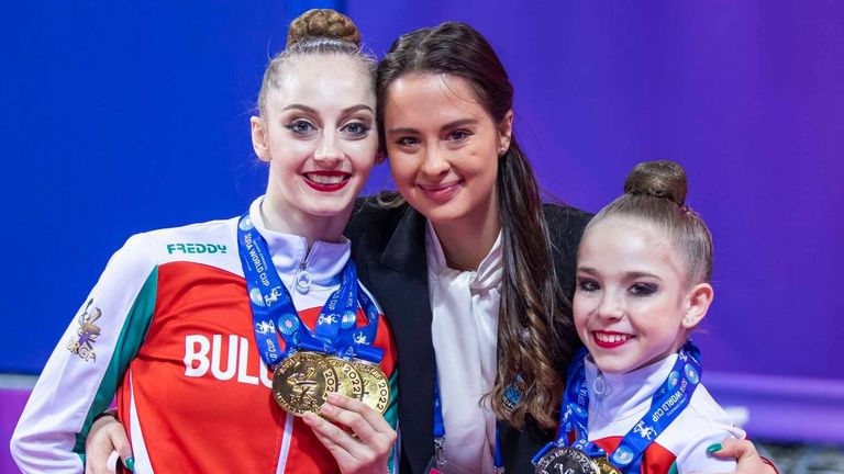 Бронзовата медалистка с ансамбъла на България от Рио 2016 Християна