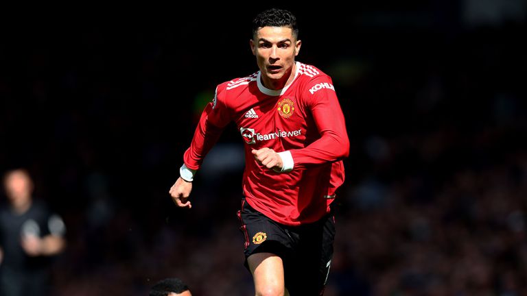  Роналдо блъснал почитател с аутизъм, демонстрираха синините 