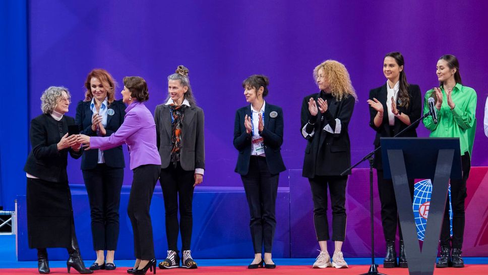 Илиана Раева награди Нешка Робева и други легенди на спорта по повод 70 години художествена гимнастика в България