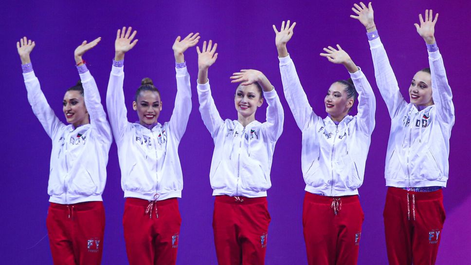 Ансамбълът със сребро на финала в съчетанието с три ленти и две топки