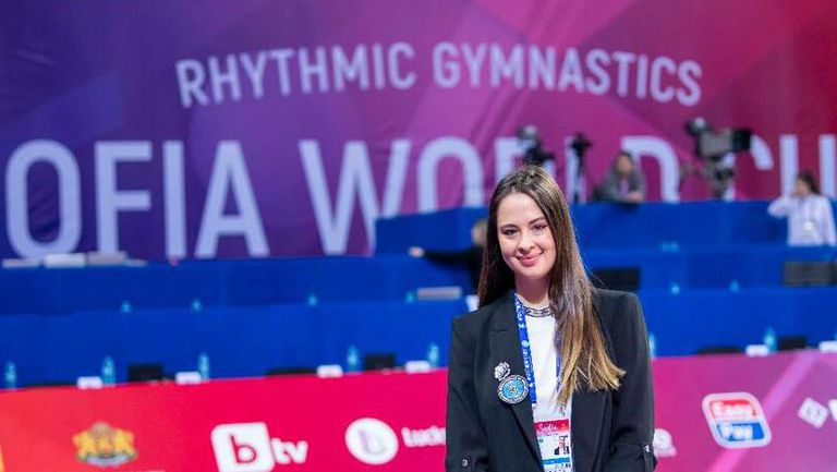 Бронзовата медалистка с ансамбъла на България от Олимпийските игри в