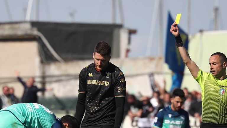  Венеция рухна в последните секунди и си усложни задачата 