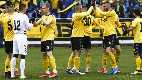  Миньор (Перник) обърна Марек в контрола 