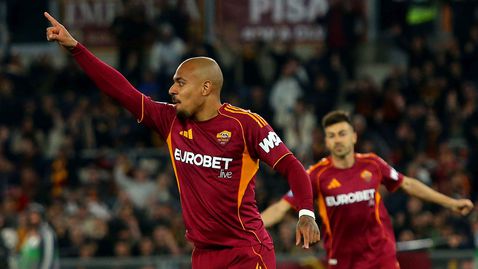 Донийл Мален разпердушини отбора на Божинов, българинът не игра