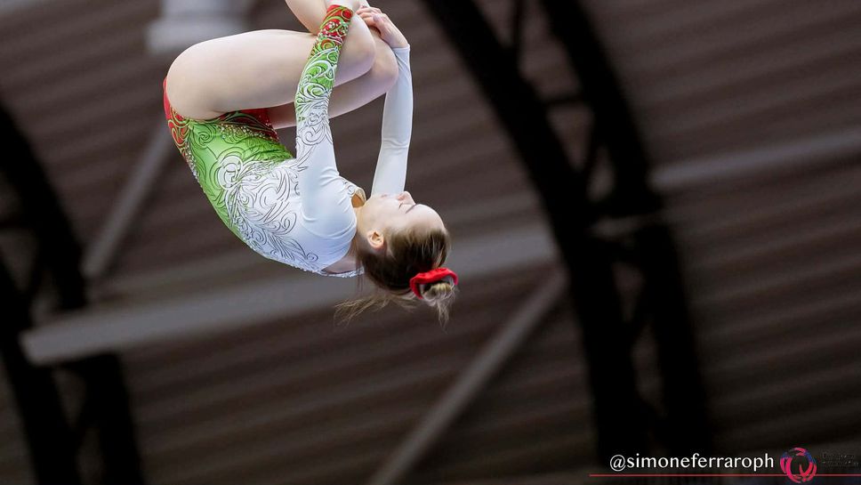 Един финал и един полуфинал записаха българските състезатели в третия ден на Eвропейското по скокове на батут