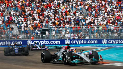  Ръсел помоли Мерцедес да спрат с опитите 