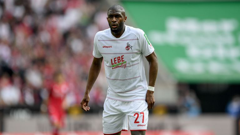  Нападател на Кьолн избегна наказване, откакто популяризира лична марка кафе 