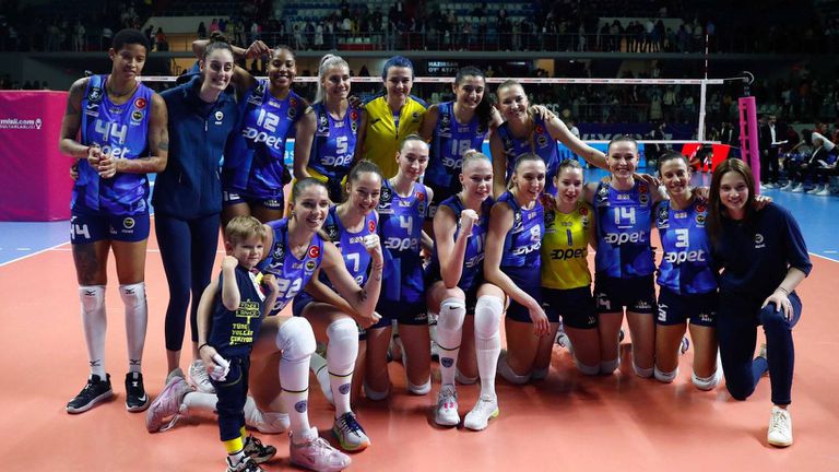 Националката Христина Вучкова и тимът на Фенербахче Опет Истанбул докосват