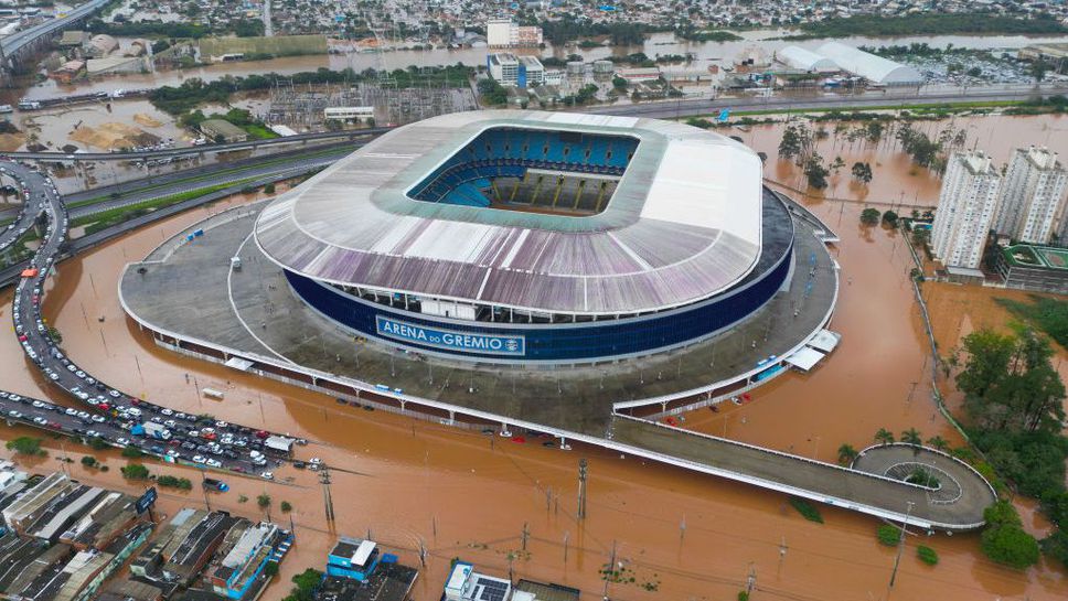 (АРХИВ) Наводнения потопиха стадиона на Гремио
