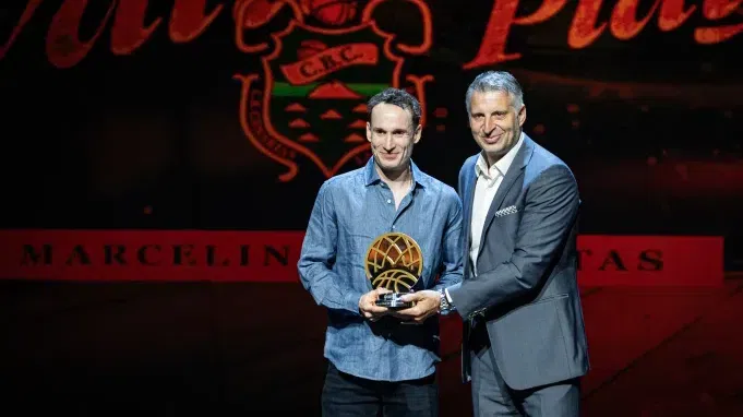 41-годишен бразилец пише история в Шампионската лига