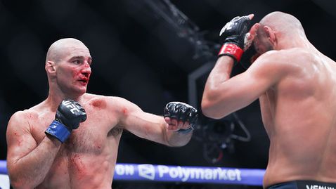 Стрикланд нанесе първа загуба на Чимаев и спечели титла на UFC за втори път