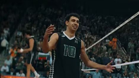 С победна точка на Кристиан Титрийски Хавай се класира за финала в NCAA