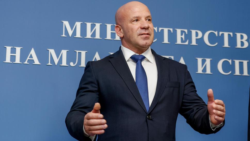 Очаквайте на живо: Министър Енчо Керязов с разкрития след проверките в спортното министерство