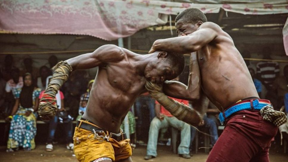 Африканският бокс, в който състезателите се бият с покрити със стъкла ръкавици (видео + снимки)