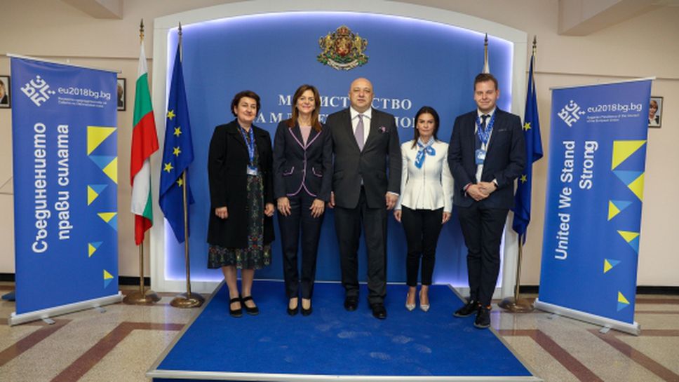 Министър Кралев проведе работна среща с Алана Армитаж
