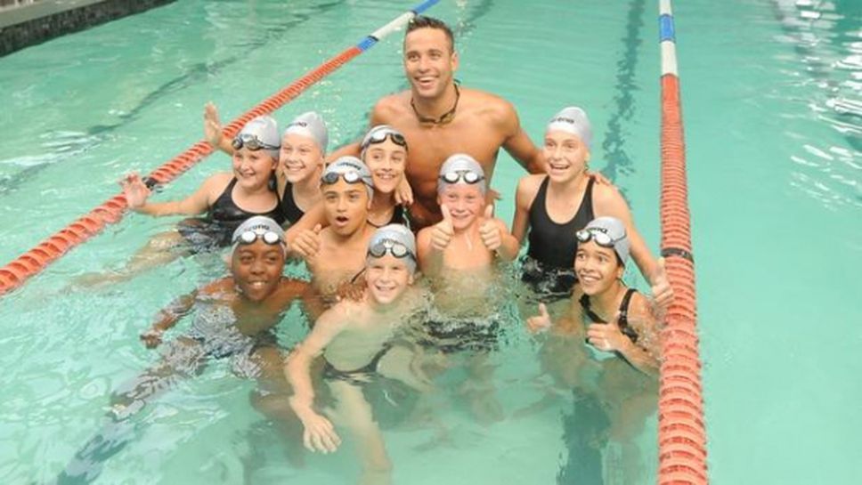 Чад льо Кло откри плувна академия, носеща неговото име