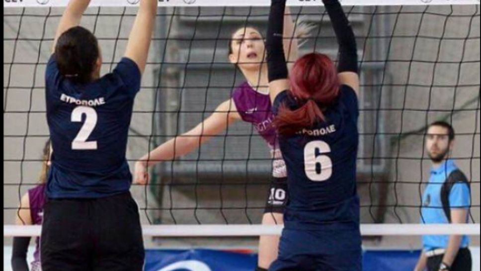 Финалът при жените на Volley Mania е между Колибри и Миньоните
