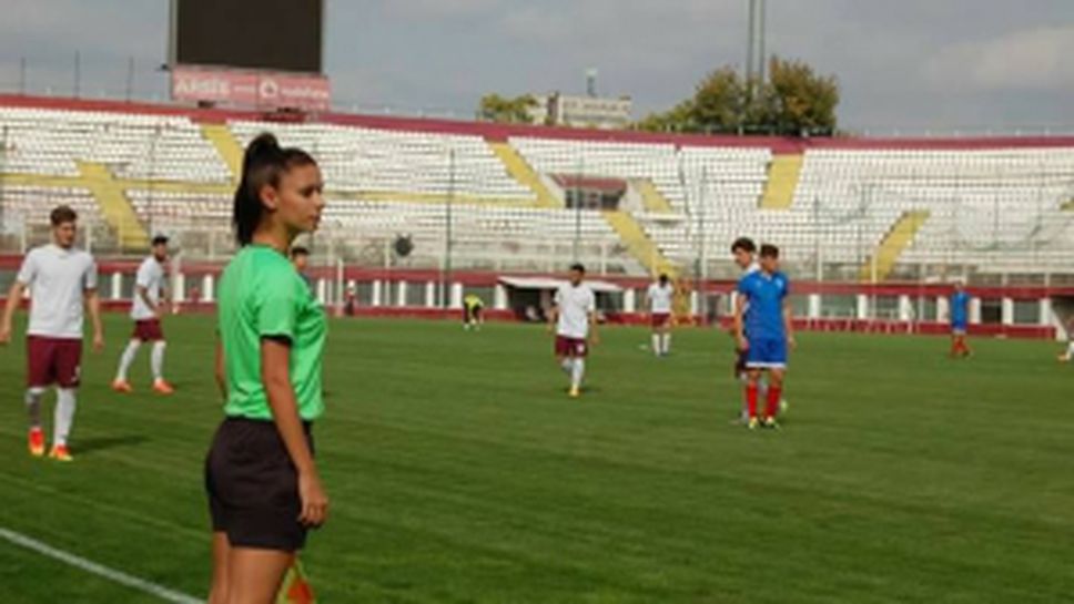 Красивата съдийка Ралука