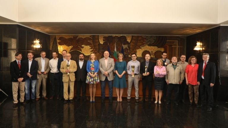 Красен Кралев, Екатерина Захариева и Антоанета Стефанова наградиха призьорите от първия турнир по шахмат за дипломати