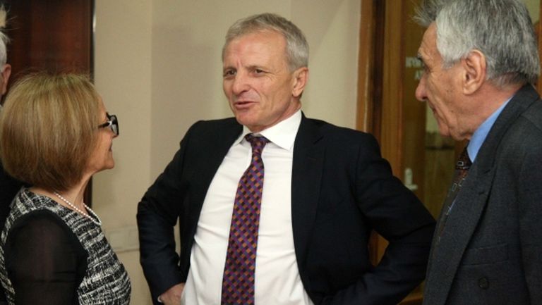 На “Армията” преговарят с чужденец за нов треньор