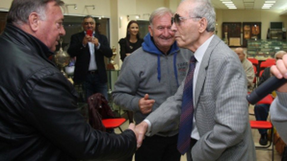 Представяне на книга за ръководителите на БФС през годините