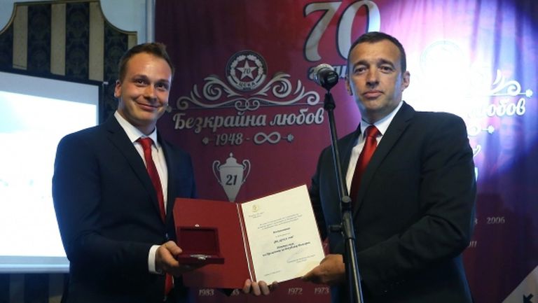Президентът Радев връчи високо държавно отличие на ЦСКА 1948 - съветникът му: ЦСКА е национална гордост, ЦСКА е национална емблема (видео)