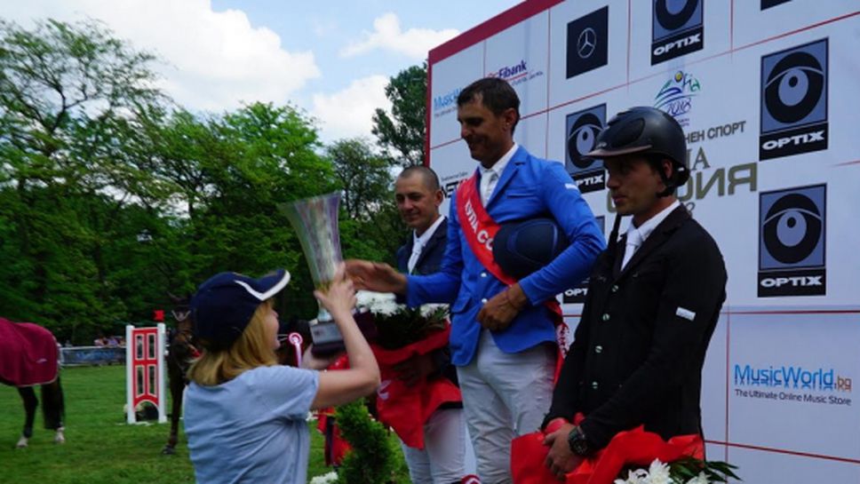 Кметът Фандъкова връчи трофея на победитела в първия градски турнир по конен спорт