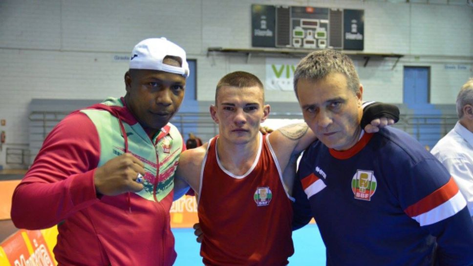 Българските боксьори стартираха с победи на турнира в Испания