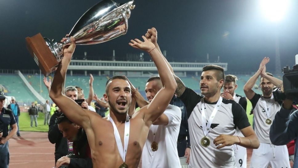 Спечелената от Славия купа на България вече е на стадион "Славия"